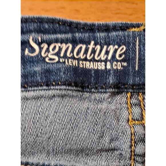 Signature Levi Strauss Jeans Capris Womens Size 22 - Picture 5 of 7
